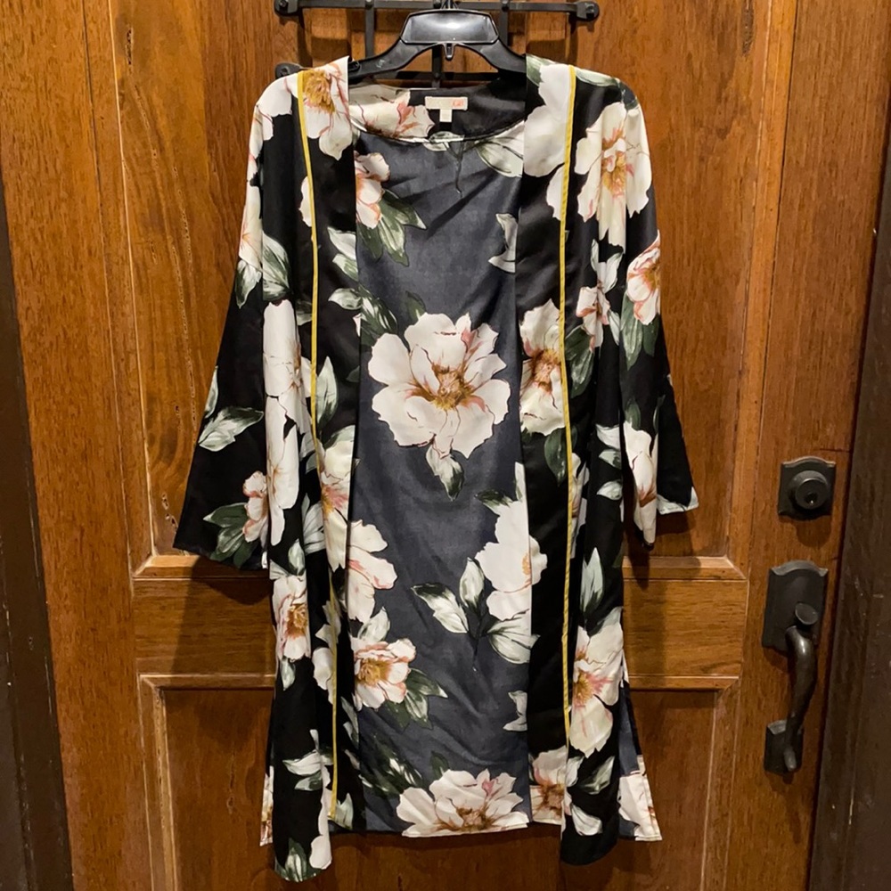 Gianni Bini Knee Length Side-Split Kimono